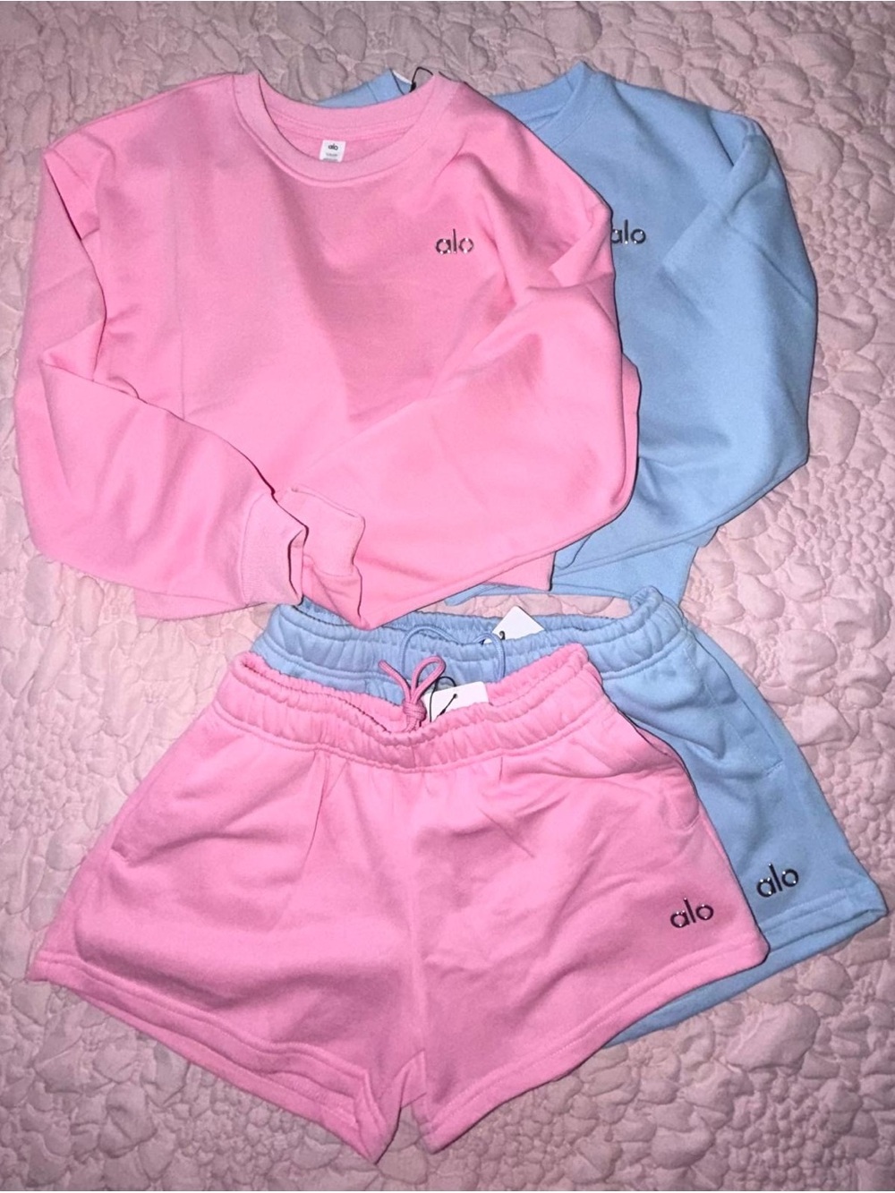 ALO Yoga Light Blue Women's Set - Picture 3 of 3